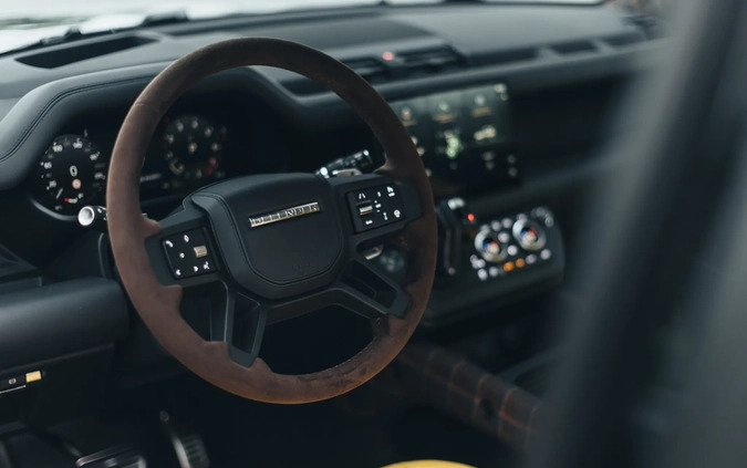 Land Rover Defender cena 749998 przebieg: 9000, rok produkcji 2022 z Ropczyce małe 781